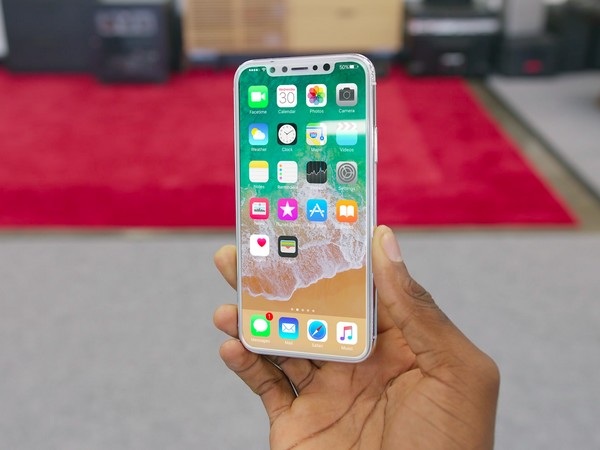 Trông đợi gì tại sự kiện đặc biệt ra mắt iPhone X của Apple? - 1 iPhone X chắc chắn sẽ là “nhân vật chính” trong sự kiện lần này của Apple