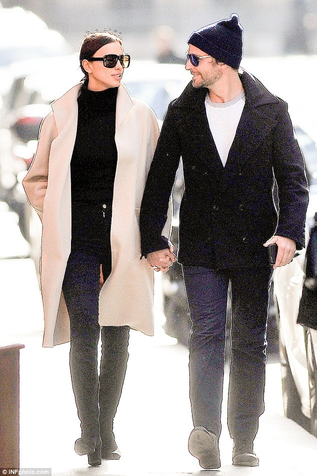 Siêu mẫu áo tắm sinh con đầu lòng - 5
Bradley Cooper - ngôi sao hạng A của Hollywood và Irina Shayk rất hạnh phúc khi lên chức bố mẹ nhưng họ giấu kín thông tin về em bé