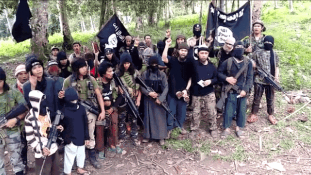 Nguy cơ Philippines trở thành thành trì mới của IS tại châu Á - 1 Nhóm khủng bố khét tiếng Abu Sayyaf tại Philippines (Ảnh: BBC)
