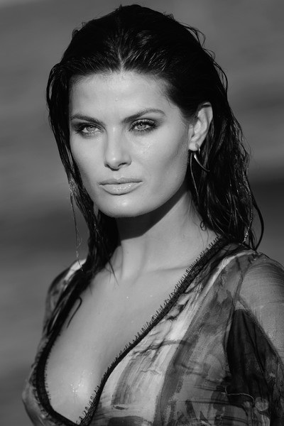 Isabeli Fontana khoe dáng vóc siêu mẫu trên bãi biển Venice - 12 Isabeli Fontana khoe dáng vóc siêu mẫu trên bãi biển Venice - 12