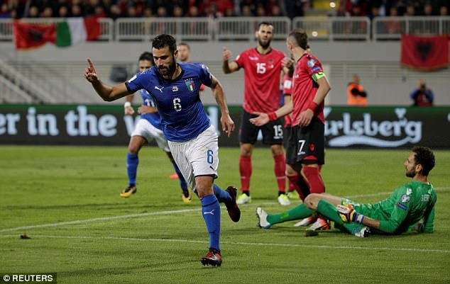 Tây Ban Nha và Italia chiến thắng ở lượt cuối vòng loại World Cup 2018 - 17
Kết thúc bảng G, Tây Ban Nha dẫn đầu với 28 điểm còn Italia có 23 điểm