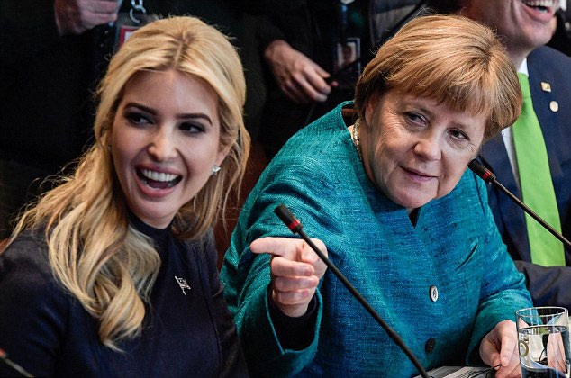 Tranh cãi chuyện con gái ông Trump có văn phòng riêng trong Nhà Trắng - 1
Ivanka ngồi cạnh Thủ tướng Đức Angela Merkel trong một sự kiện tại Nhà Trắng hồi tuần trước (Ảnh: EPA)