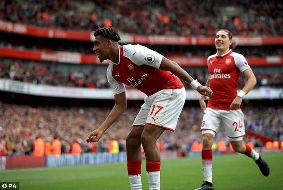 Thắng nhẹ Brighton, Arsenal áp sát tốp 4 Premier League - 1
Iwobi ghi bàn thắng nhân đôi cách biệt cho Arsenal