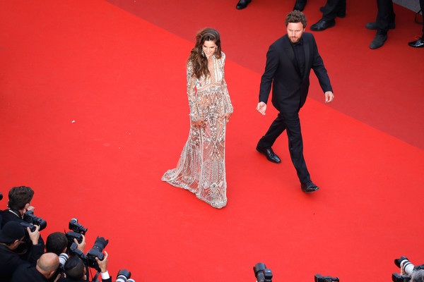 Siêu mẫu Brazil tạo dáng gợi cảm trên thảm đỏ - 7
Goulart acũng từng xuất hiện trên tạp chí áo tắm Sports Illustrated