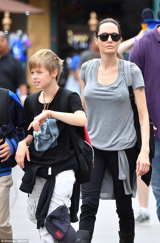 
Đây là buổi đi chơi mừng sinh nhật lần thứ 11 của Shiloh - con đầu lòng của Jolie - Pitt
