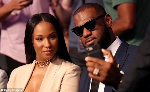 Dàn sao đình đám thế giới đi xem trận quyền anh "thế kỷ" - 18
LeBron James