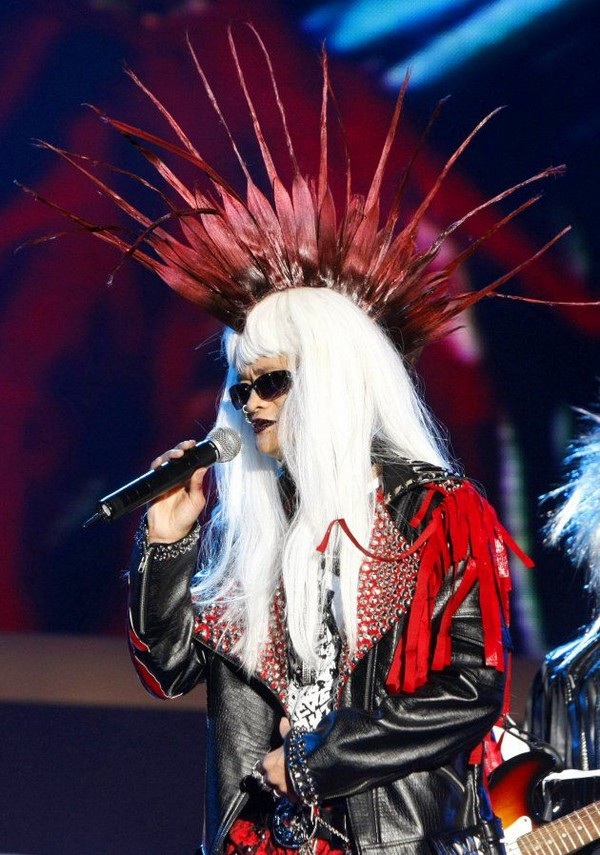 Tỷ phú Jack Ma “gây sốt” với màn hóa trang và nhảy Michael Jackson - 2 Bộ trang phục “phá cách” mà Jack Ma đã mặc tại sự kiện kỷ niệm thành lập Alibaba năm 2009