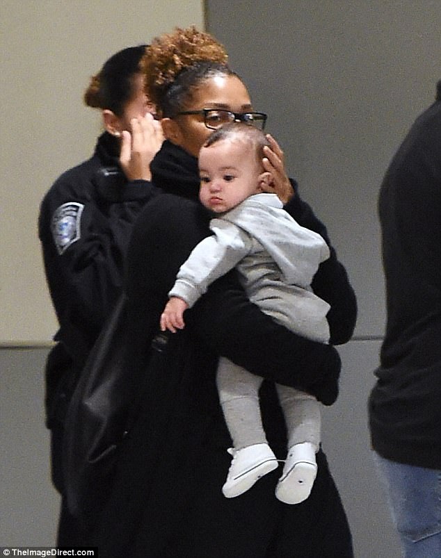 Janet Jackson xuất hiện bên con cưng tại New York - 1
Diva Janet Jackson lần đầu đưa con trai Eissa về Mỹ từ sau khi cậu bé chào đời tại Anh vào tháng 1 vừa qua