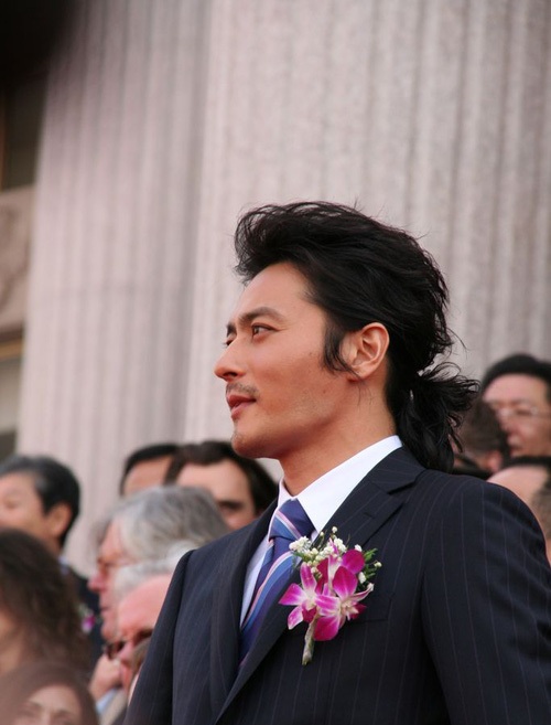 
Sắp tới, Jang Dong Gun cùng người đồng nghiệp Kim Ha Neul sẽ được chọn làm MC cho đêm khai mạc LHP quốc tế Busan tổ chức từ ngày 12 tới 21/10. 
