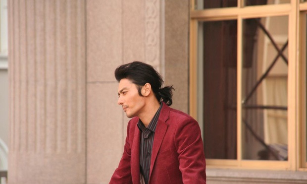 
Ngoài ra, Jang Dong Gun còn có ý định trở lại vớ mành ảnh nhỏ sau 6 năm nghỉ ngơi với vai diễn trong bộ phim truyền hình “Suits” phiên bản Hàn Quốc. “Suits” là một bộ phim truyền hình dài tập khá ăn khách tại Mỹ và được các nhà làm phim xứ Hàn mua lại bản quyền để xây dựng lại. 
