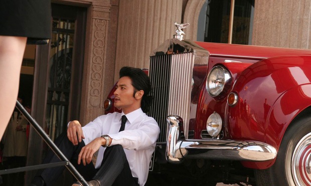 
Ở góc nghiêng này, gương mặt của Jang Dong Gun thật sự đẹp như tượng và vô cùng cuốn hút.
