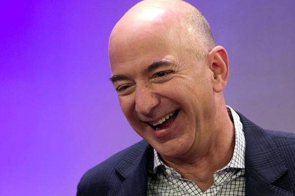 Tỷ phú Jeff Bezos vượt Bill Gates, trở thành người giàu nhất thế giới - 1
Tỷ phú Jeff Boezos, người giàu nhất thế giới với khối tài sản 90,9 tỷ USD. (Nguồn: CNBC)