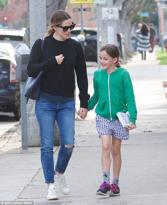 
Ngôi sao 45 tuổi không nghĩ tới chuyện ở bên một người đàn ông nào lúc này.
