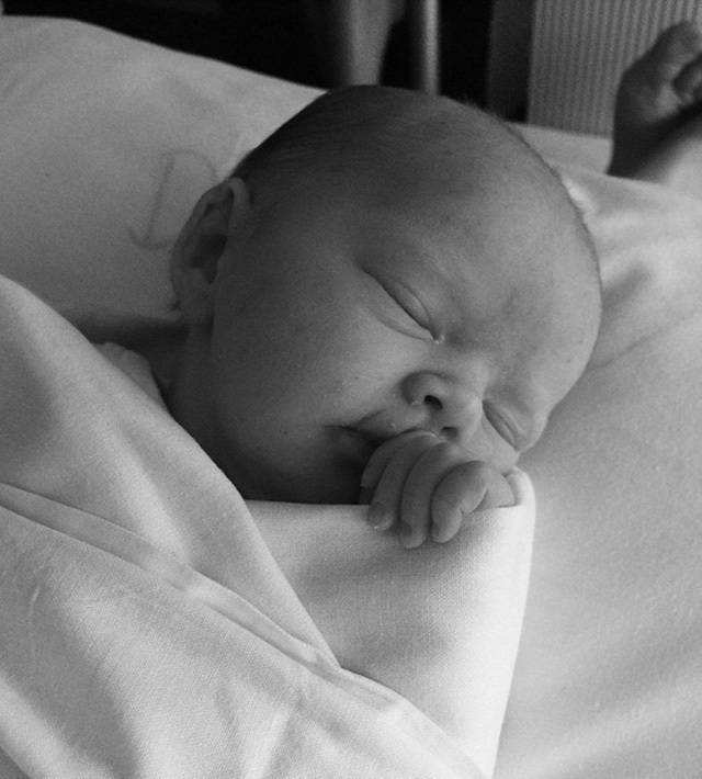 Sinh con giúp bạn thân 20 năm - 5
Nhờ cậu bé, hai gia đình càng thêm gắn kết