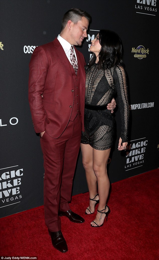 Choáng với váy xuyên thấu táo bạo của người đẹp Hollywood - 7
Jenna Dewan Tatum tự hào vì có chồng điển trai và thành danh tại Hollywood. Cô sẵn sàng lui về làm hậu phương vững chắc cho chồng.