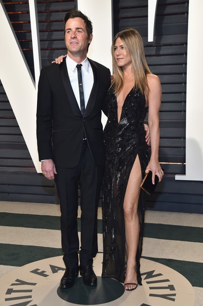 Jennifer Aniston - 48 tuổi vẫn trẻ đẹp ngỡ ngàng - 3
Đôi vợ chồng nổi tiếng này kết hôn vào năm 2015 - 10 năm sau khi Jen ly dị Brad Pitt