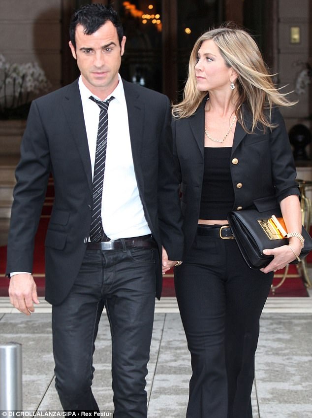 Jennifer Aniston hạnh phúc bên chồng thứ 2 - 2
Cặp đôi đẹp của Hollywood hẹn hò từ năm 2011 và bí mật kết hôn 4 năm sau đó