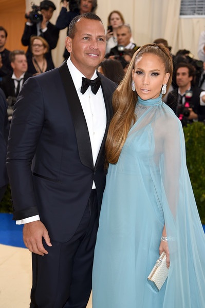 Jennifer Lopez đẹp đôi bên bạn trai kém 6 tuổi - 7
Bà mẹ hai con luôn biết cách biến mình thành tâm điểm của sự chú ý