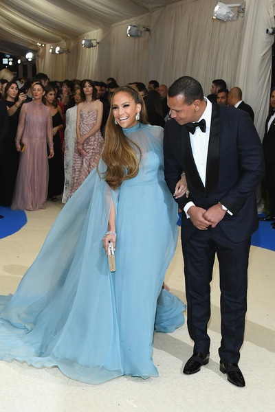 Jennifer Lopez đẹp đôi bên bạn trai kém 6 tuổi - 8
Ngôi sao bóng chày 42 tuổi Alex Rodriguez chia sẻ, bạn gái anh thực sự là người phụ nữ tuyệt vời