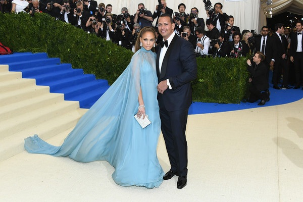 Jennifer Lopez đẹp đôi bên bạn trai kém 6 tuổi - 11 Jennifer Lopez đẹp đôi bên bạn trai kém 6 tuổi - 11