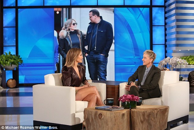 
J.Lo là một trong những sao làm việc chăm chỉ nhất nước Mỹ hiện nay. Rời ghế giám khảo Thần tượng âm nhạc Mỹ, J.Lo tiếp tục đóng phim, thực hiện các album ca nhạc mới.
