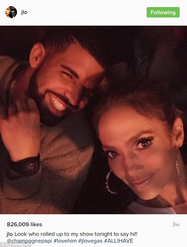 
Chuyện tình giữa Jennifer Lopez, 47 tuổi, và Drake, 30 tuổi, đang thu hút sự quan tâm của khán giả hâm mộ.
