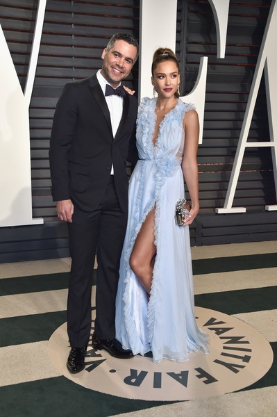 “Người vận chuyển” đưa bạn gái kém 20 tuổi dự tiệc - 12
Jessica Alba hạnh phúc bên chồng Cash Warren