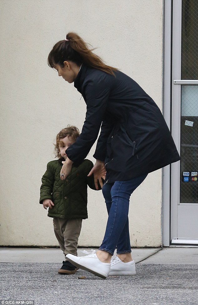 Hình ảnh hiếm về con trai Justin Timberlake - 3
Đây là lần hiếm hoi đôi vợ chồng Justin Timberlake và Jessica Biel để con lộ diện trước ống kính thợ săn ảnh