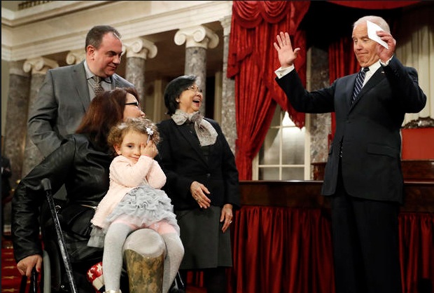 Phó Tổng thống Mỹ hài hước trước ngày rời nhiệm sở - 7
Theo hiến pháp Mỹ, ông Biden là Chủ tịch Thượng Mỹ cho tới ngày 20/1, khi Phó tổng thống đắc cử Mike Pence tiếp quản vị trí. (Ảnh: AP)