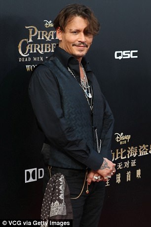 Fans “bao vây” Johnny Depp tại Thượng Hải - 5
Khép quá khứ không vui sau lưng, Depp dồn sức cho các dự án điện ảnh quan trọng