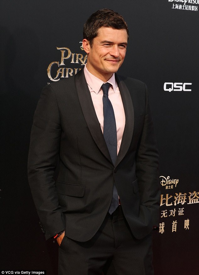 Fans “bao vây” Johnny Depp tại Thượng Hải - 6
Orlando Bloom trẻ trung, lịch lãm - anh là người thủ vai Will Turner