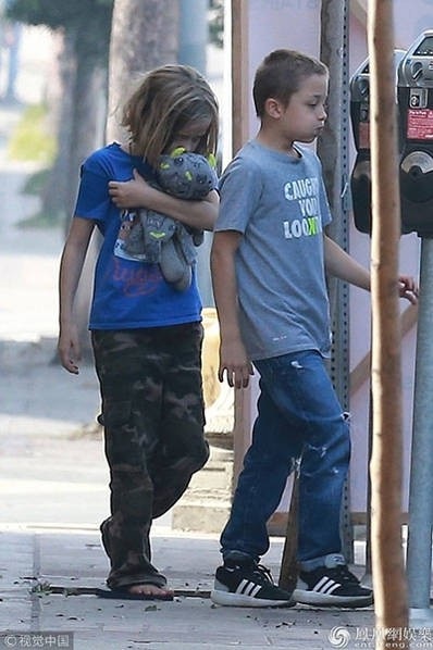 
Cặp sinh đôi một trai và một gái của Angelina Jolie và Brad Pitt giờ đã 5 tuổi.
