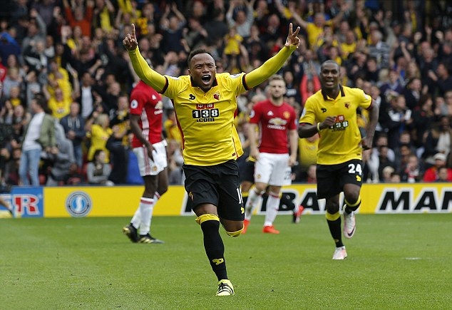 
Juan Zuniga ăn mừng sau khi ghi bàn giúp Watford thắng 3-1 ở trận lượt đi
