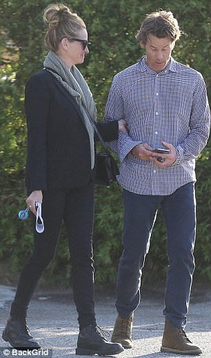 Khoảnh khắc hạnh phúc của vợ chồng Julia Roberts - 3
Người đàn bà đẹp Julia Roberts rất kín đáo về đời tư nhưng cũng từng chia sẻ, cô luôn yêu chồng điên cuồng như ngày mới cưới