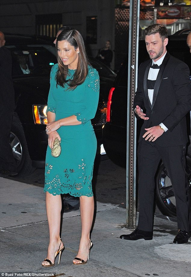 Justin Timberlake bị vợ giận dỗi giữa phố - 4
Jessica luôn đi trước chồng, đây là ảnh chụp năm 2014.