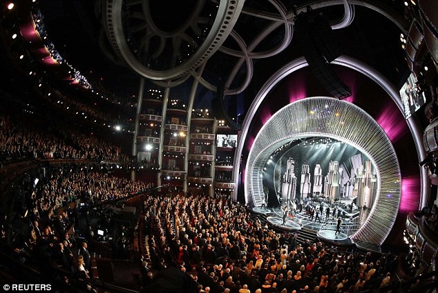 
Sân khấu lễ trao giải Oscar năm 2017 trông thật lung linh và sang trọng.
