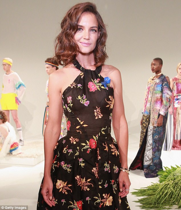 
Nữ diễn viên 38 tới xem 1 buổi diễn thời trang tại đây
