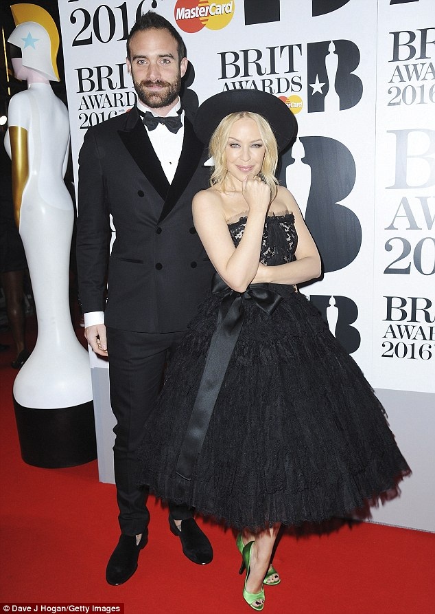 Kylie Minogue đã chia tay bồ trẻ - 5
Diva người Úc rất không may mắn trong tình yêu, cô đã trải qua nhiều mối tình thất bại trong quá khứ