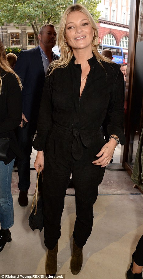 Con gái xinh đẹp 14 tuổi của siêu mẫu Kate Moss - 3
Kate Moss sống kín đáo và bình lặng những ngày gần đây sau khi chia tay chồng Jamie Hince vào năm 2015