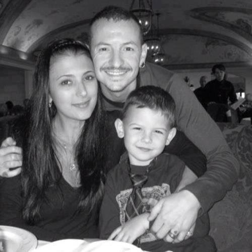 Những hình ảnh ít biết về gia đình của Chester Bennington - 14 Những hình ảnh ít biết về gia đình của Chester Bennington - 14