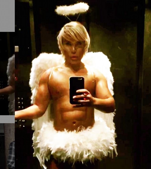 Sao “nghiện” dao kéo hóa tiên có cánh trong dịp Halloween - 5
Rodrigo Alves gần đây rất nổi tiếng và đắt show sự kiện tại Mỹ và Châu Âu