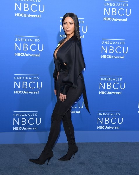 Kim Kardashian mặc xấu ra phố - 6 
Sức khỏe không ổn định nên Kim không thể tiếp tục bầu bí nhưng cô lại khao khát có nhiều con, vì thế người đẹp và chồng buộc phải nhờ người mang thai hộ