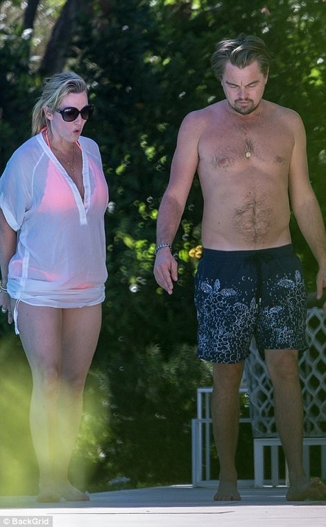 Leonardo DiCaprio và Kate Winslet tái ngộ - 3
Sau 20 năm đóng cùng nhau trong phim bom tấn Titanic, Leonardo DiCaprio và Kate Winslet vẫn là bạn bè thân thiết và luôn quan tâm tới nhau