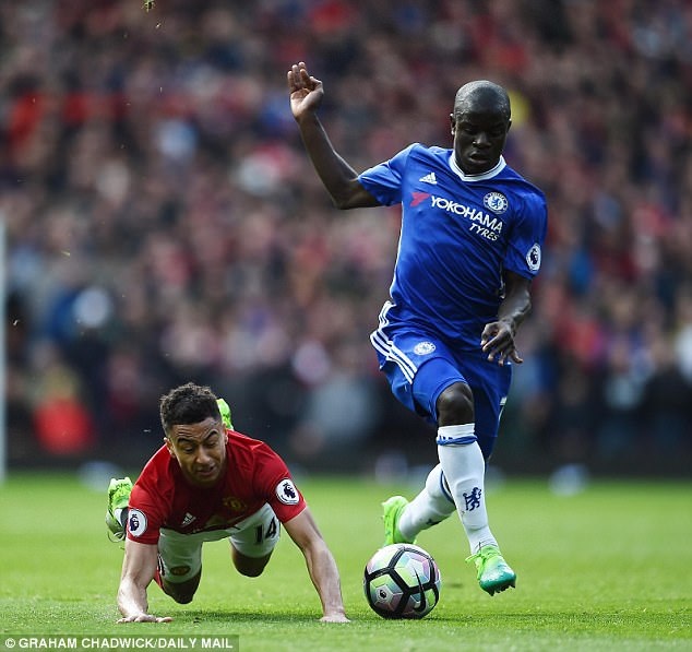 Những yếu tố giúp Chelsea vô địch Premier League - 2 Kante là bản hợp đồng thành công nhất của Chelsea ở mùa này