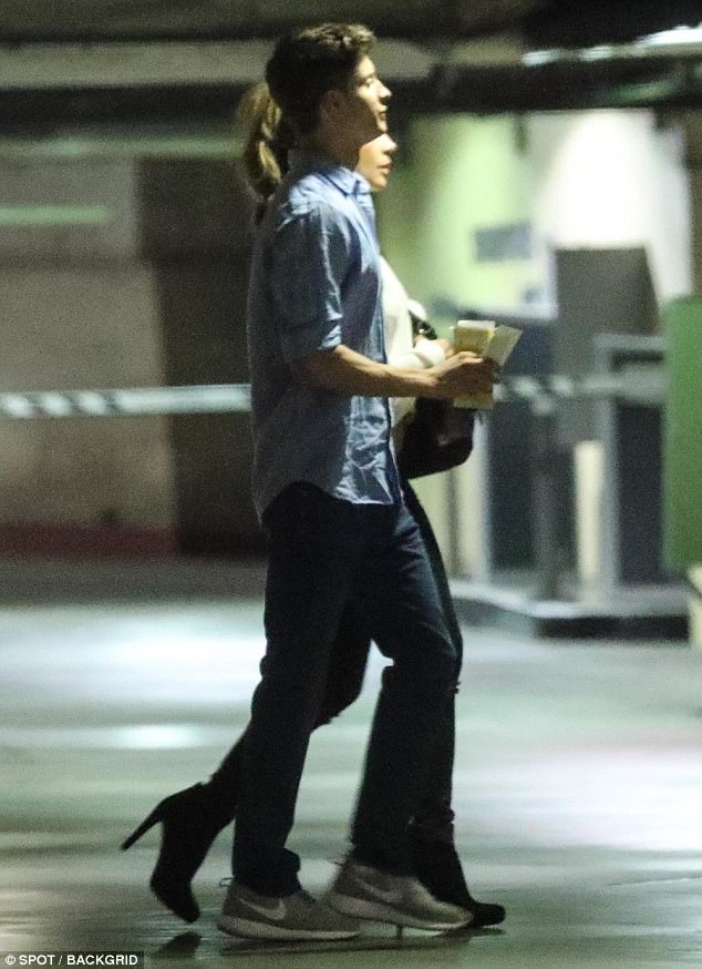 Kate Beckinsale hạnh phúc bên bạn trai kém 22 tuổi - 7
Bạn bè cô tiết lộ, cô và Matt đang hẹn hò với nhau rất nghiêm túc. Cặp đôi gọi nhau là bạn trai, bạn gái