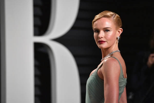 Người mẫu gợi cảm khoe vòng một nảy nở tại tiệc Oscar - 9
Kate Bosworth đẹp cổ điển và thanh lịch