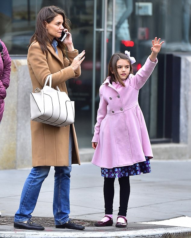 Katie Holmes không muốn giấu mối quan hệ với Jamie Foxx - 5
Katie Holmes cũng có một cô con gái riêng 11 tuổi, Suri Cruise.