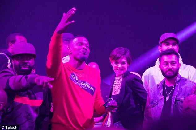 Vợ cũ của Tom Cruise rạng ngời và trẻ trung bên tình mới - 1
Katie Holmes hiện diện trong tiệc sinh nhật lần thứ 50 của Jamie Foxx tại Los Angeles, Mỹ, ngày 14/12 vừa rồi.