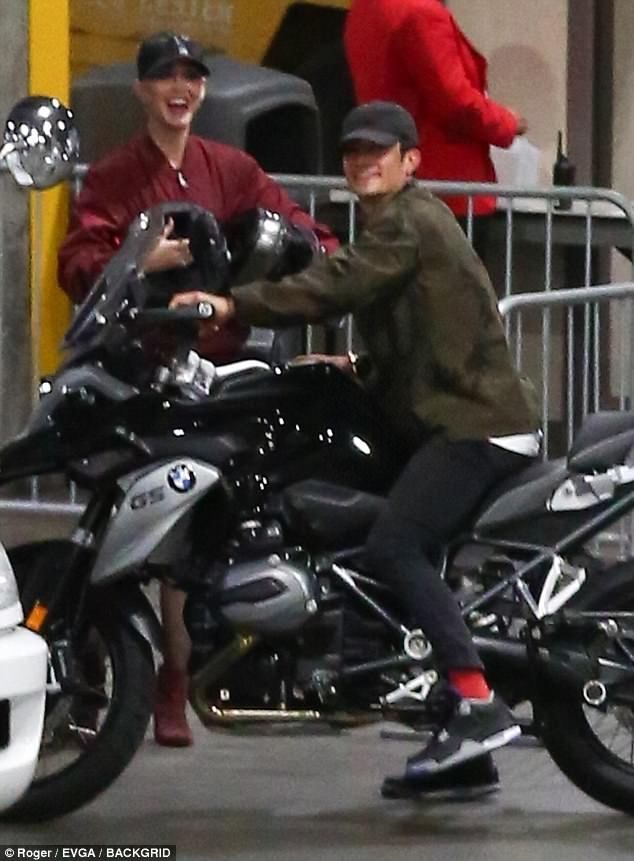 Katy Perry hàn gắn với Orlando Bloom - 4
Cặp đôi không mấy ngại ngần khi bị nhận ra giữa đám đông