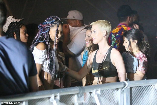 Không thể nhận ra Katy Perry với tóc ngắn "chuẩn men" - 6
Tối cùng ngày, Katy tiếp tục tới xem các tiết mục khác